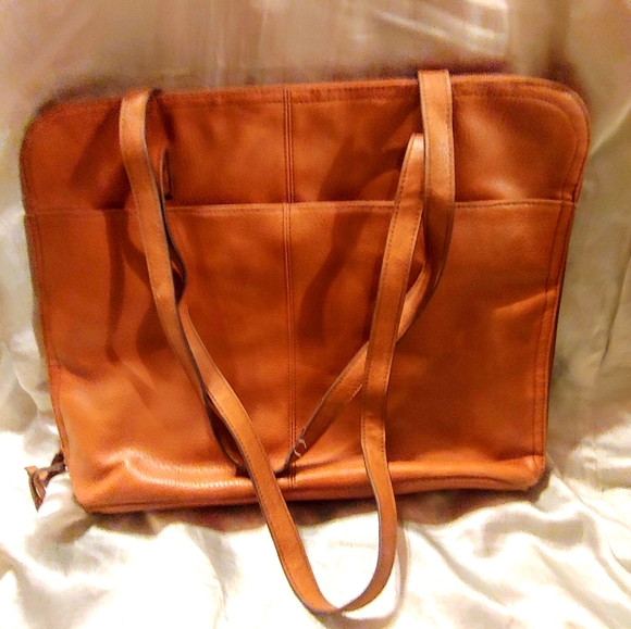 Handbags - Picture 8 of 12